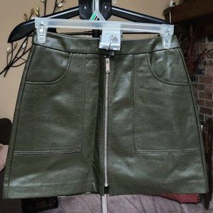 NWT Stradivarious faux leather green mini skirt sz 8